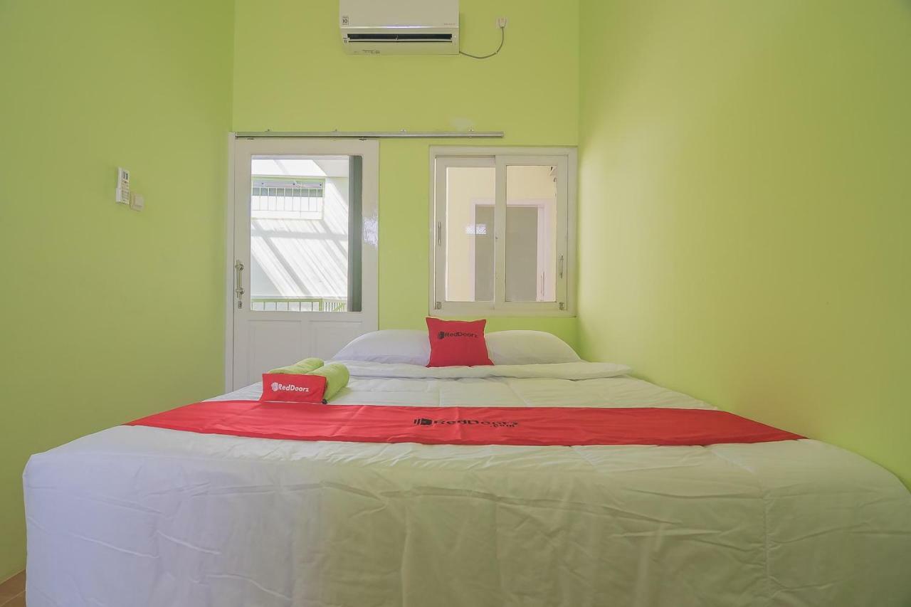 Reddoorz Syariah Near Museum Wisma Karya Субанг Экстерьер фото