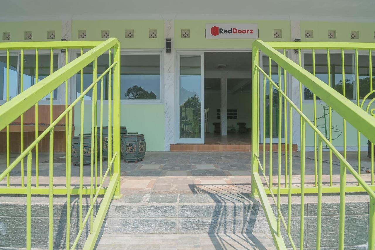 Reddoorz Syariah Near Museum Wisma Karya Субанг Экстерьер фото